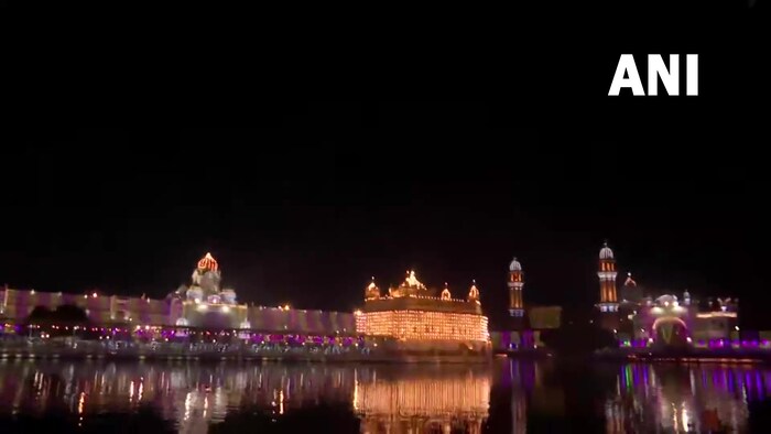 दिवाळीच्या रात्री जयपूरच्या रस्त्यांवर मात्र शुकशुकाट जाणवत होता. मात्र प्रत्येक भागात जोरदार रोषणाई करण्यात आली होती. 