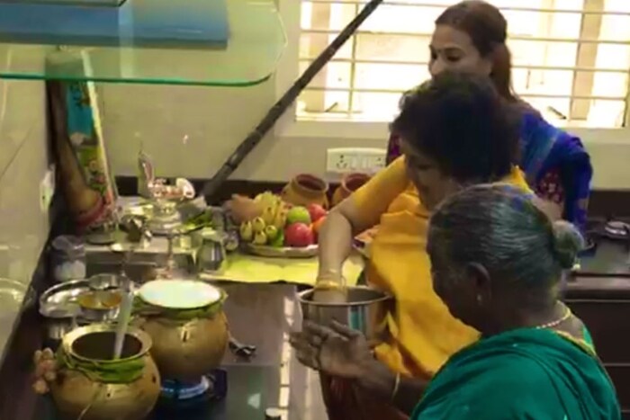रजनीकांतची आणखी एक खास गोष्ट म्हणजे ते जेव्हा कोणताही सण साजरा करतात तेव्हा ते आपल्या कुटुंबासोबतच साजरा करतो