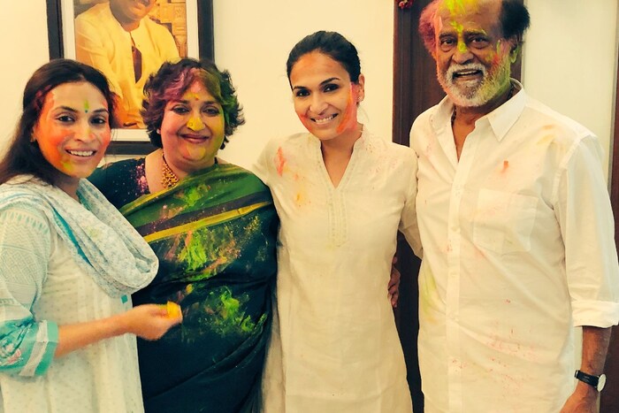 कुटुंबासह रजनीकांत.