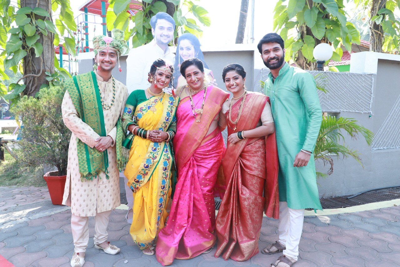 लहानपणापासून ज्याचं स्वप्न पाहिलं त्या शौनकशी विवाह होत असल्यामुळे तिचं स्वप्न पूर्ण होत आहे. या विवाहसोहळ्यासाठी साजिरीचा खास लूक डिझाईन करण्यात आला आहे.
