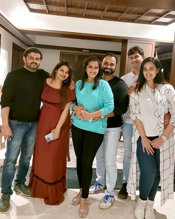 बिग बॉस मराठी सीजन १ च्या गर्ल्स ग्रुपचे फोटो सध्या सोशल मीडियावर व्हायरल होत आहेत. 