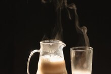 आयुर्वेदानुसार निरोगी राहण्यासाठी या वेळी प्या दूध; जाणून घ्या योग्य पद्धतही