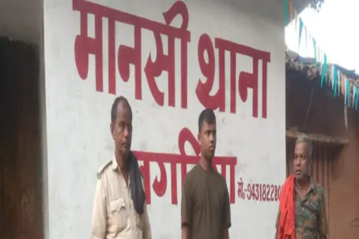 महिनाभर केली ड्युटी, मग त्याच पोलीस ठाण्यात झाली अटक; वाचा तोतया पोलिसाची गोष्ट