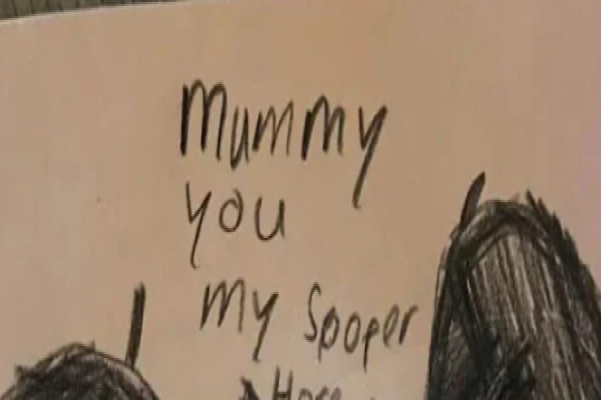 मुलानं आईसाठी काढलं चित्र, संदेश वाचून बसला Shock; Photo होतोय Viral