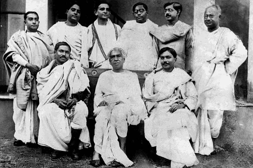 त्यांच्याबद्दल असे म्हटले जाते की त्यांचे आर्थिकदृष्ट्या संपन्न वडील त्यांना सहजपणे इंग्रजी शाळेत पाठवू शकत होते. परंतु, इंग्रजी शिक्षण घेण्यापूर्वी मुलाने आपली मातृभाषा शिकावी आणि आपली संस्कृती चांगली जाणून घ्यावी अशी त्यांची इच्छा होती.