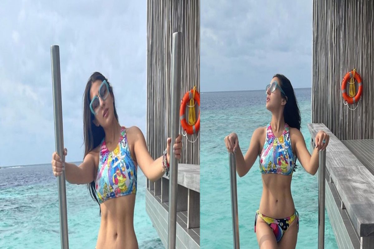 Sara Ali Khanचा मल्टी कलर बिकिनीमध्ये Glamorous अंदाज, पाहा Photos