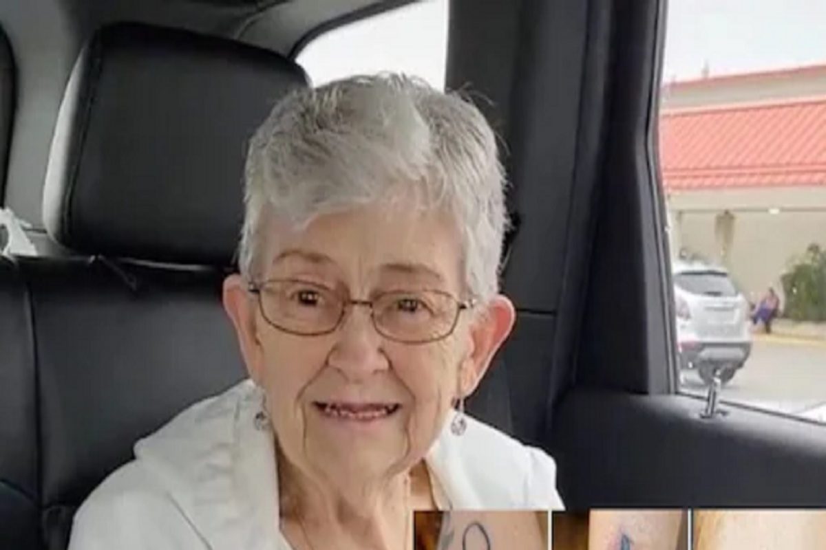 82 व्या वर्षी जडला अनोखा छंद, आजीबाईंची कोरला रापचिक Tatoo