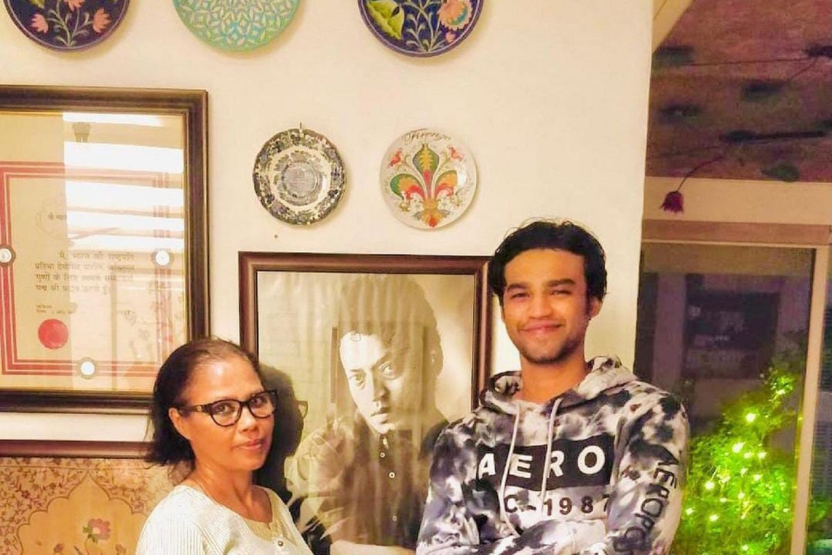 इरफान खानच्या फोटोसोबत मुलाने दिल्या दिवाळीच्या शुभेच्छा; चाहते झाले भावुक