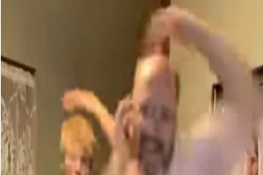 अमेरिकी बापलेकाचे बादशहाच्या गाण्यावर ठुमके, VIDEO पाहून चाहते म्हणाले ONCE MORE