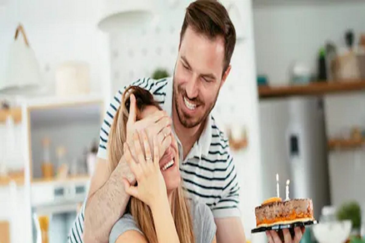 चुकूनही बायकोचा वाढदिवस विसराल, तर जाल तुरुंगात! या देशातील अजब कायद्याची इंटरनेटवर चर्चा