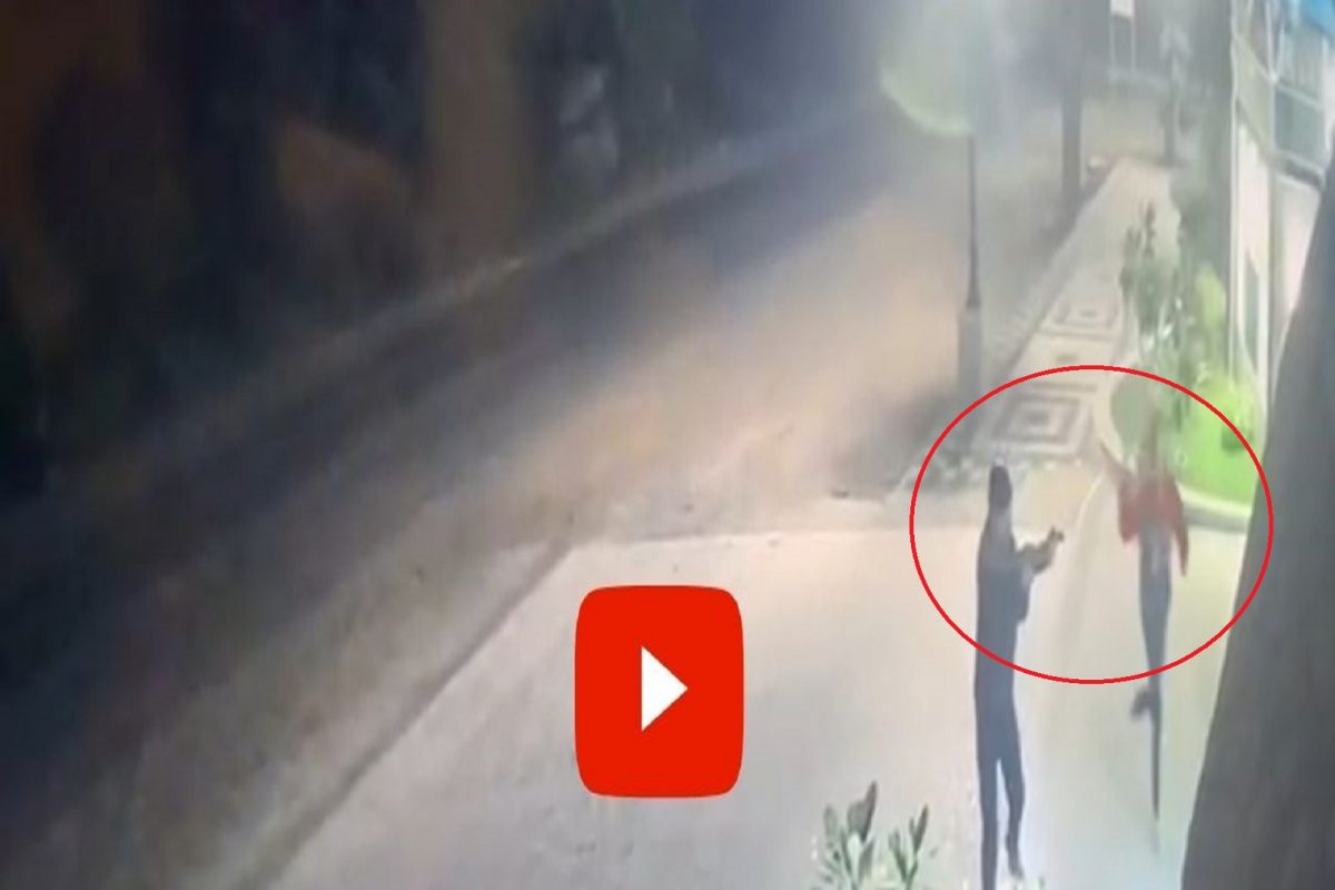 गोळीबार करुन पैशांनी भरलेली बॅग पळवली, अहमदनगरमधील घटना CCTV मध्ये कैद