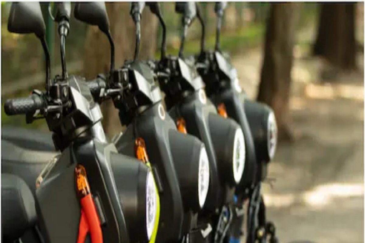 Boom मोटर्सकडून Corbette e-scooter लॉन्च; 12 नोव्हेंबरपासून बुकिंग सुरु, काय आहेत फिचर्स आणि किंमत?