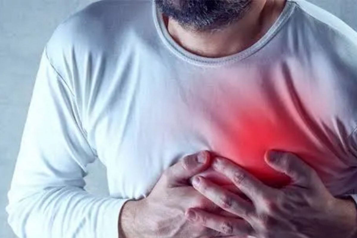 Heart Disease : तुमच्या या चुकीच्या सवयी हृदयावर आणतात एक्स्ट्रा प्रेशर, होऊ शकतात भयंकर परिणाम