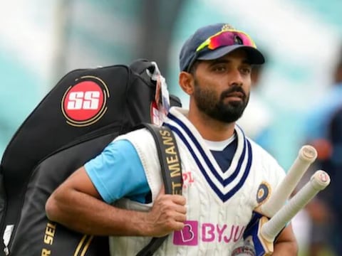 टीम इंडियाचा नवा कर्णधार रोहित शर्मा(Rohit Sharma to skip Tests) याला न्यूझीलंडविरुद्ध होणाऱ्या दोन टेस्ट मॅचसाठी विश्रांती देण्यात येणार आहे. 