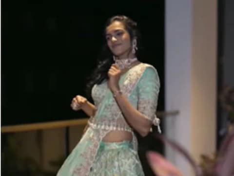 , p v sindhu dance 