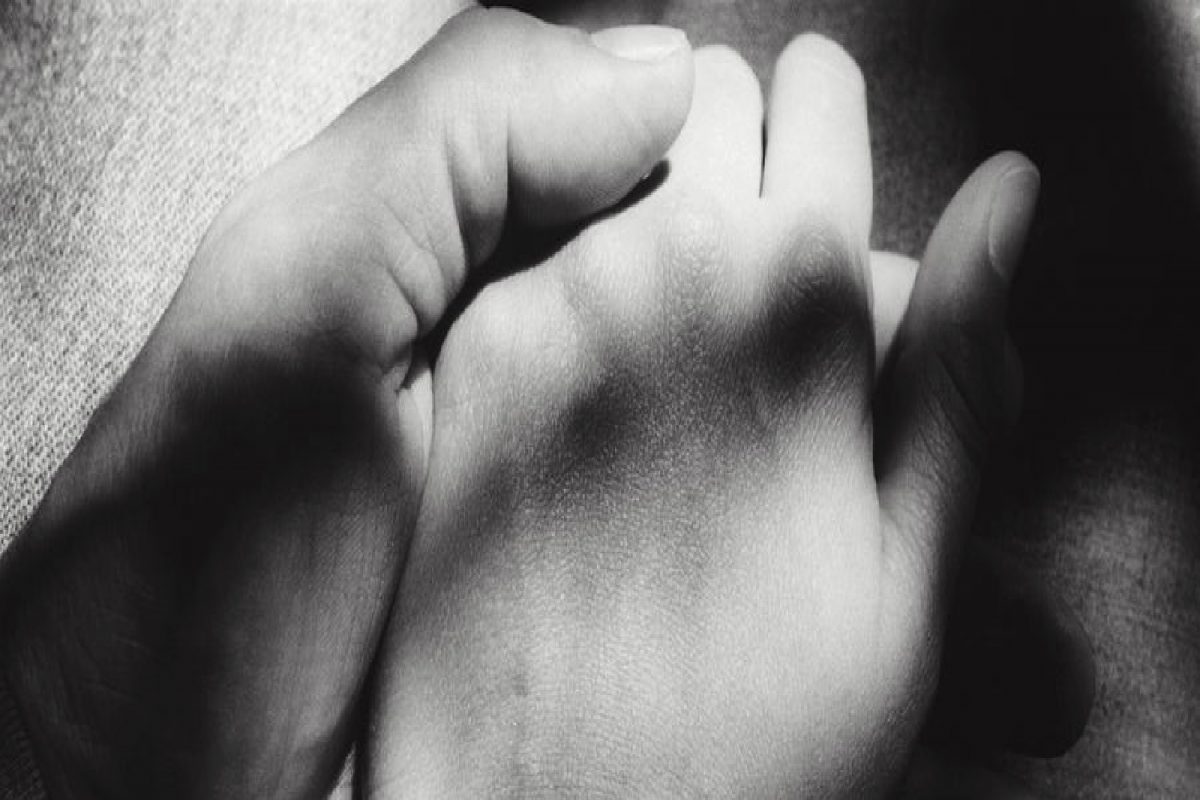 पत्नी-मुलाच्या हत्येनंतर पतीची आत्महत्या, एका वर्षाच्या सुंदर Love Story चा वाईट अंत