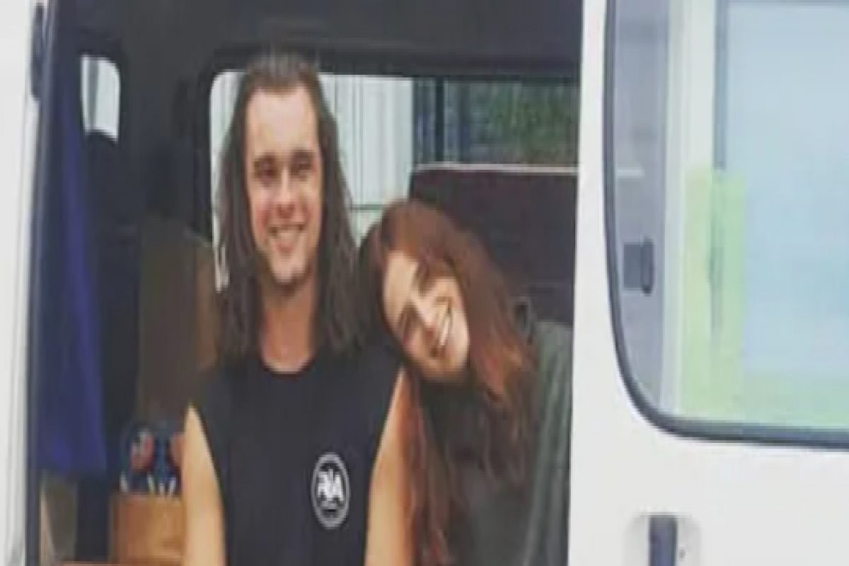 5 लाखांत गाडीचं केलं घर, फिरत्या खोलीतून पूर्ण केली भटकंतीची हौस; पाहा VIDEO