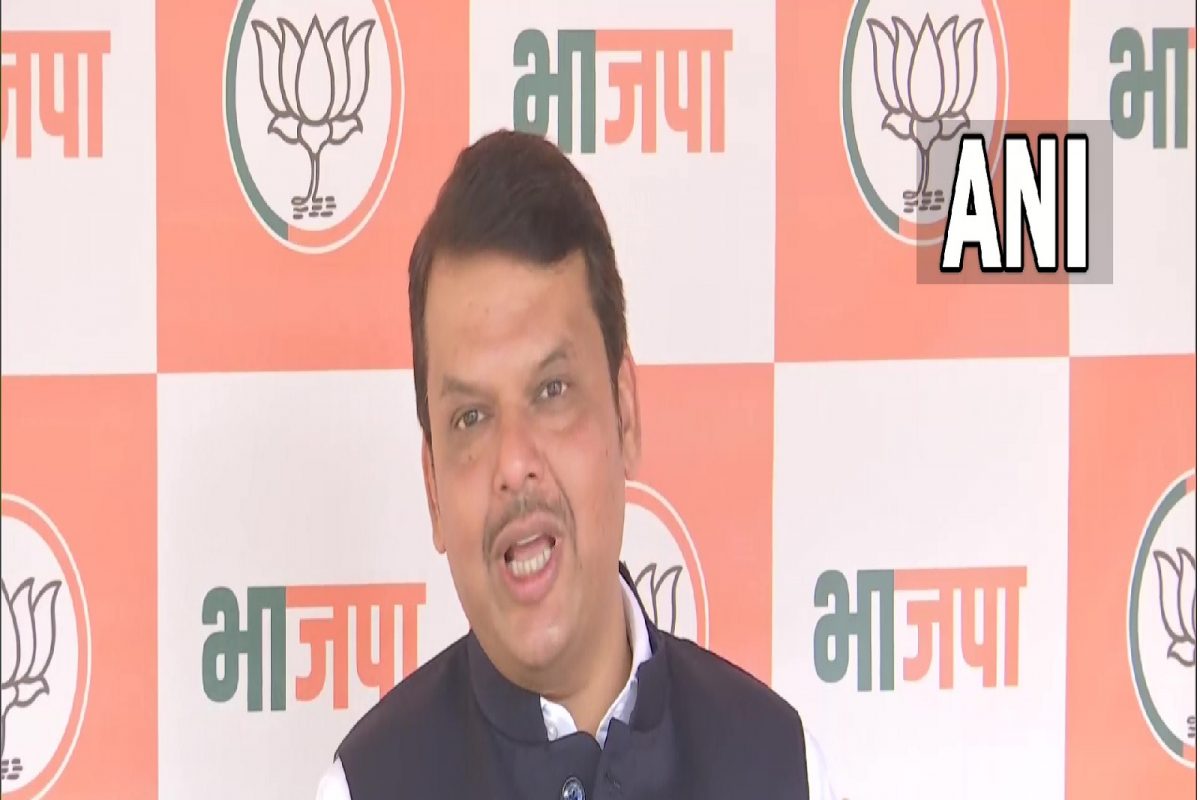 नवाब मलिकांची मुलगी निलोफर यांच्याकडून देवेंद्र फडणवीसांना नोटीस