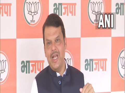 देवेंद्र फडणवीस यांनी पत्रकार परिषद घेऊन मलिकांचे आरोप खोडून काढले आहेत. 