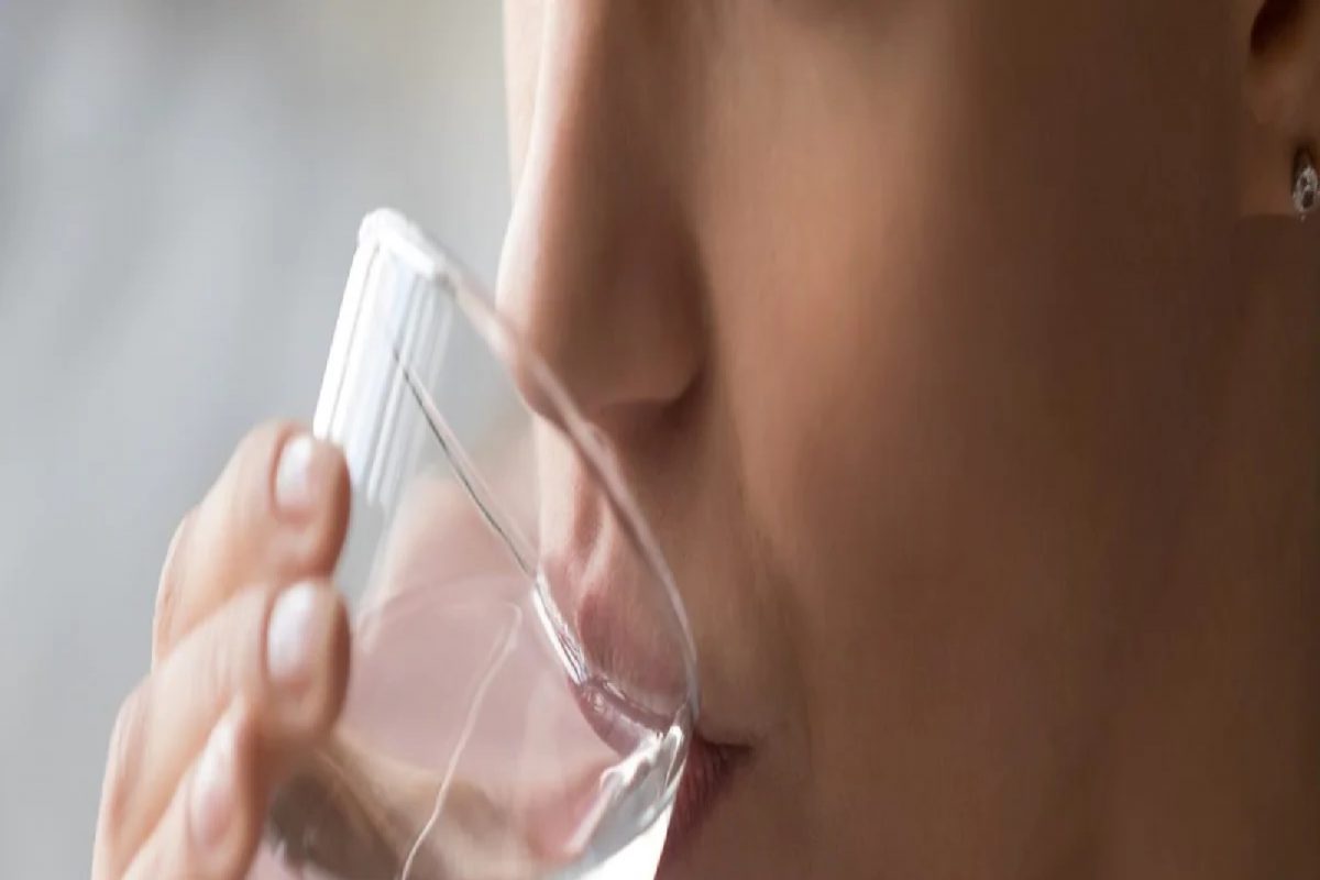 World Water Day 2022: म्हणून पुरेसं पाणी पिण्याची आपल्या आरोग्याला आहे गरज; अनेक आजार दूर राहतात