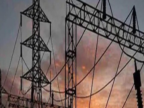 Load shedding in Maharashtra: अपुऱ्या वीज निर्मितीमुळे सुमारे 2500 ते 3000 मेगावॅट विजेची तूट भरून काढण्यासाठी गरजेनुसार शहरी व ग्रामीण भागातील वीजवाहिन्यांवर आयोगाच्या मार्गदर्शक तत्वानुसार विजेचे तात्पुरते भारनियमन करावे लागणार आहे.
