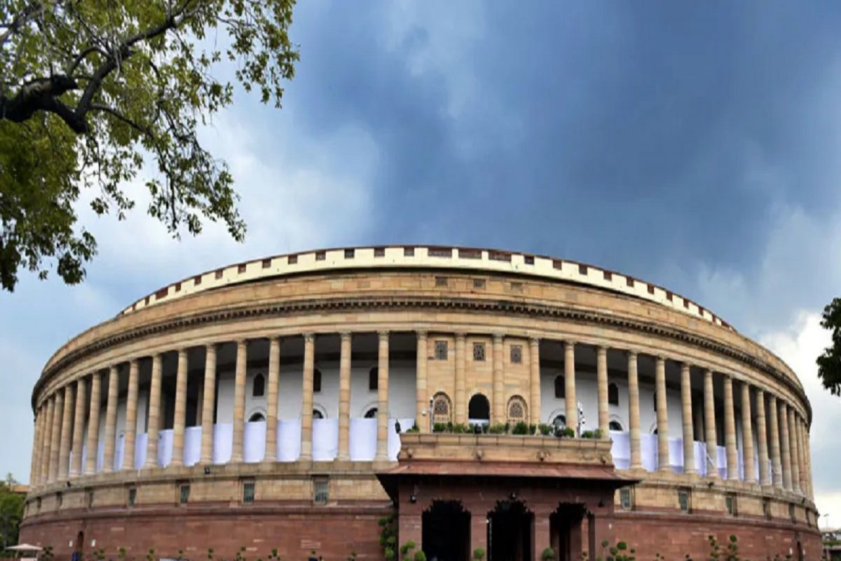 सार्वजनिक क्षेत्रातल्या बँकांच्या खासगीकरणासाठी बँकिंग कायद्यात बदल करणार? हिवाळी अधिवेशनात विधेयक मांडलं जाणार