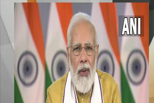 Live Updates: लसीकरणासाठी प्रत्येक गावाकरिता रणनीती बनवा, पंतप्रधान नरेंद्र मोदींचा जिल्हाधिकाऱ्यांशी संवाद
