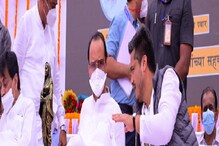 मास्क न घालणाऱ्या आमदार पुतण्याला अजित पवारांनी चांगलंच फटकारलं मास्क न घालणाऱ्या आमदार पुतण्याला अजित पवारांनी चांगलंच फटकारलं