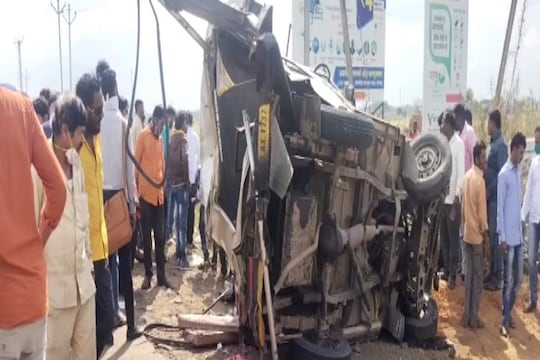 अक्कलकोटहून सोलापूरला जाणाऱ्या जीपला भीषण अपघात, 5 जणांचा मृत्यू