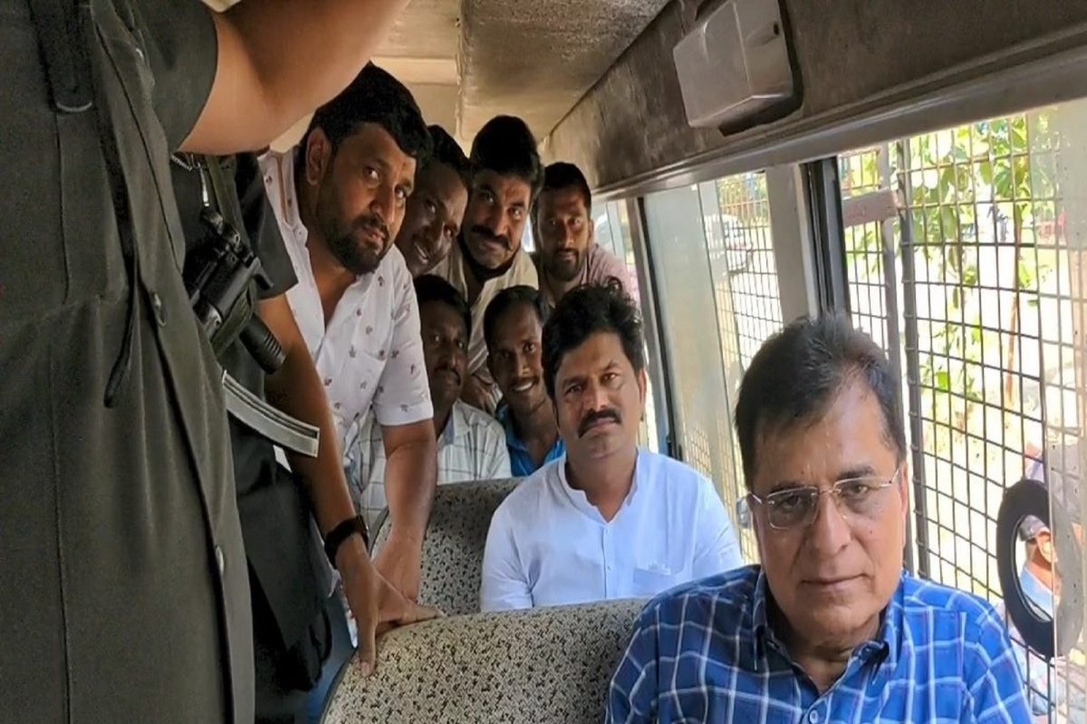 ST Strike updates: गोपीचंद पडळकर आणि किरीट सोमय्यांना पोलिसांनी घेतलं ताब्यात