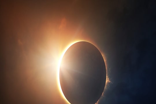 सकाळी 11 वाजता सुरू होईल सूर्यग्रहण; या 5 राशींच्या लोकांनी रहावे सतर्क, होऊ शकते मोठे नुकसान