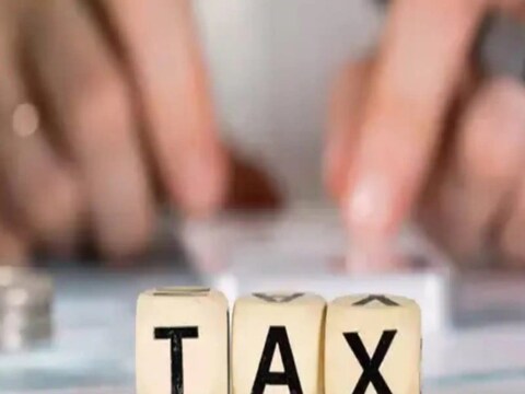गेल्या काही वर्षांत आयकर विभागाने बँका, म्युच्युअल फंड हाऊसेस, ब्रोकर प्लॅटफॉर्म इत्यादीसारख्या विविध गुंतवणूक प्लॅटफॉर्मवर सामान्य लोकांसाठी रोख व्यवहारांचे नियम कडक केले आहेत. असे अनेक व्यवहार आहेत, जे आयकराच्या नजरेत ठेवले जातात.
