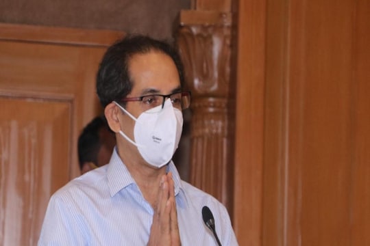  
मुख्यमंत्री उद्धव ठाकरे यांच्या विधान भवनातील अचानक भेटीमुळे विधान भवनातील अधिकारी आणि कर्मचारी वर्गाचीही तारांबळ