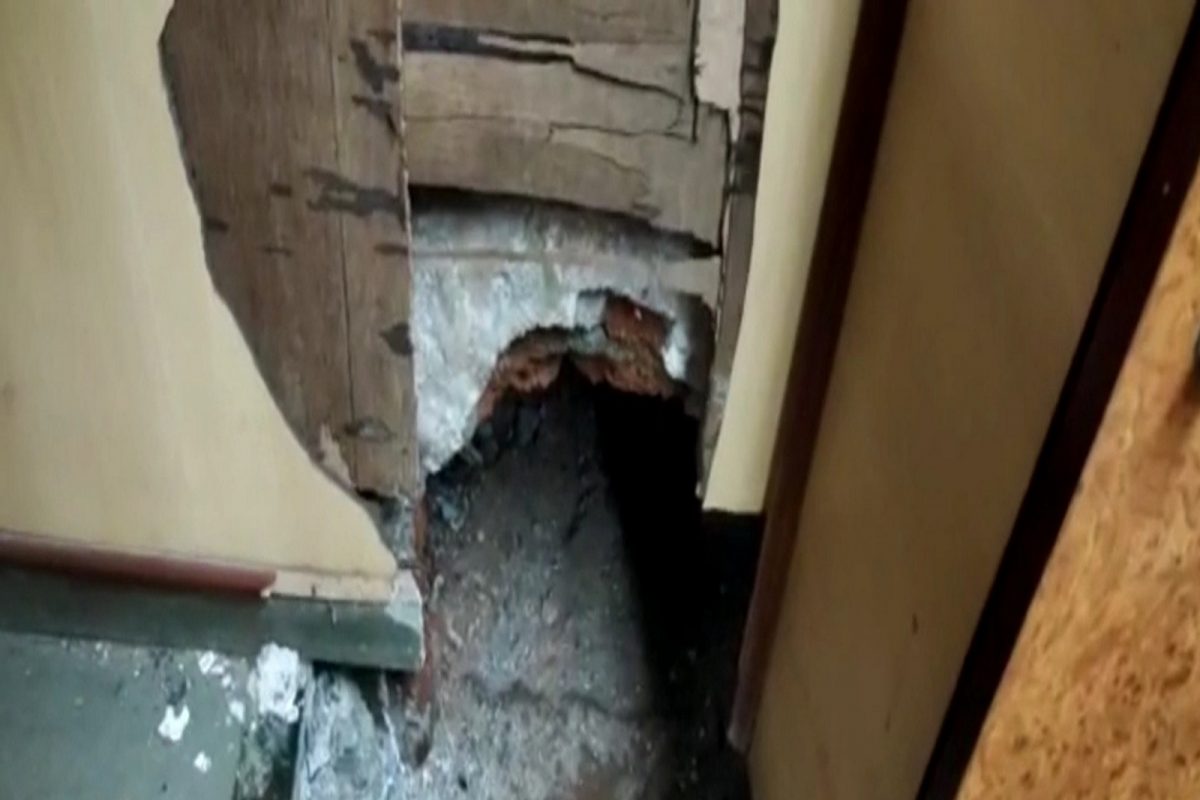 उल्हासनगरात भिंतीला भगदाड पाडून चोरी, ज्वेलर्समधून लाखोंचे सोने लंपास