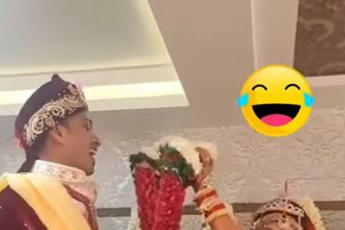 नवरीला हरवण्यासाठी नवरदेवानं केले आटोकाट प्रयत्न; तरीही मानावी लागली हार, पाहा Wedding Video