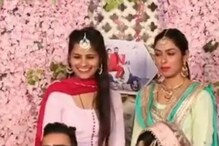 VIDEO : तरुणींनी लग्नात नवरदेवला दिलं विचित्र गिफ्ट; उघडताच मंडपात पिकला हशा VIDEO : तरुणींनी लग्नात नवरदेवला दिलं विचित्र गिफ्ट; उघडताच मंडपात पिकला हशा