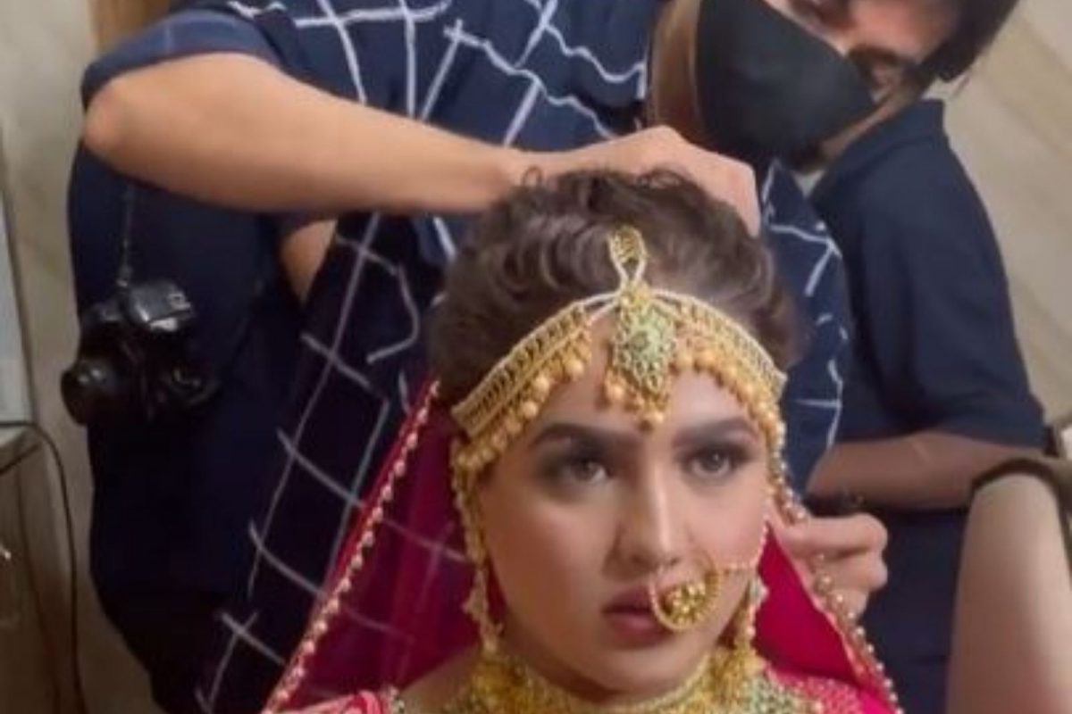 लग्नाच्या दिवशीच आईनं नवरीला खोलीत कोंडलं अन्...; VIDEO पाहून बसणार नाही विश्वास