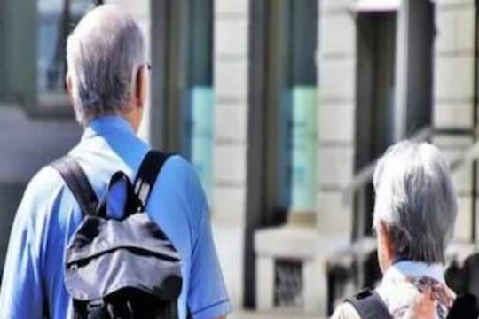 पत्नीनं सतत खोटं बोलून पतीला बनवलं मानसिक रूग्ण; बँक खात्यातून लंपास केले 4 कोटी रूपये