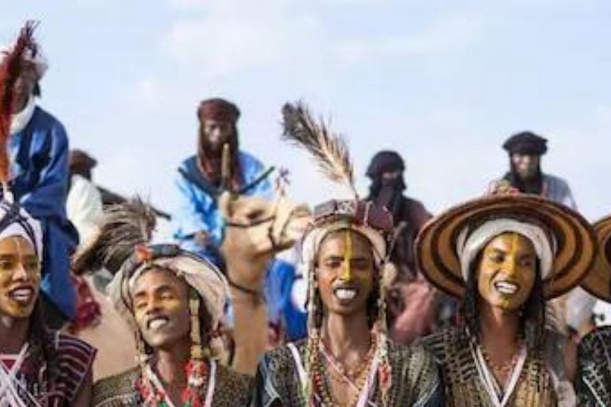 अजब प्रथा; विवाहित स्त्रियांची चोरी करतात पुरुष; महिलांना मिळते अनेकांसोबत संबंध ठेवण्याची सूट