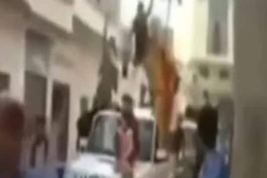 VIDEO: प्रेयसीनं लग्नाला दिला नकार; तरुणाने गर्लफ्रेंडच्या घरासमोरूनच काढली लग्नाची वरात अन्...