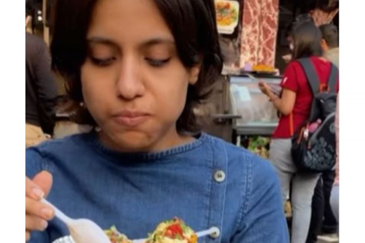 VIDEO : 140 रुपये खर्चून तरुणीनं पहिल्यांदाच खाल्ला हा पदार्थ; हावभाव पाहून खळखळून हसाल