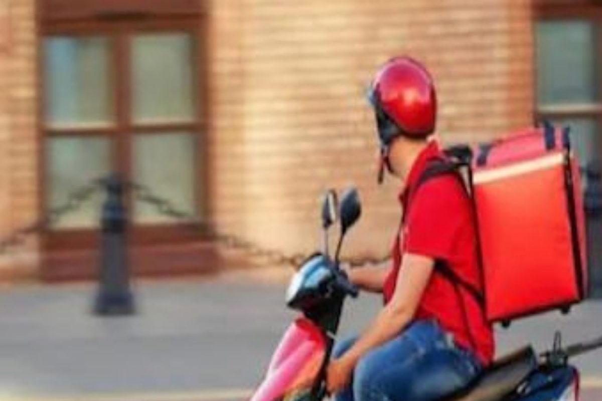 ग्राहकाने 1192 KM वरुन ऑर्डर केलं जेवण; सोबतच ठेवली विचित्र अट, डिलिव्हरी बॉयचं भन्नाट उत्तर व्हायरल