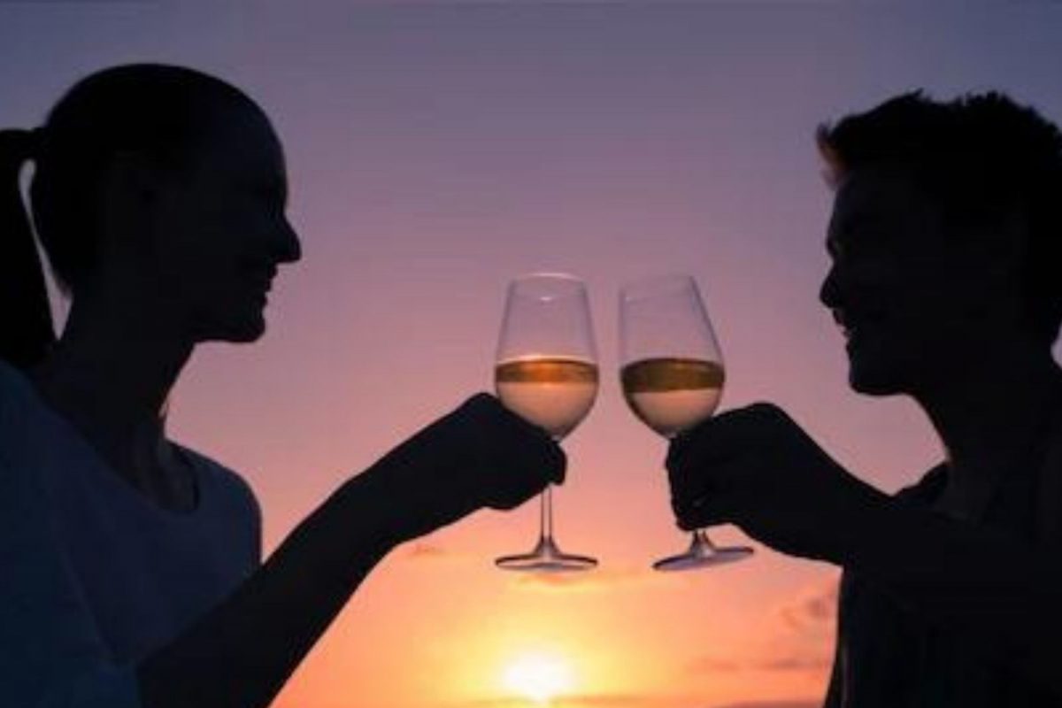 अनोळखी व्यक्तीसोबत डेटसाठी गेली तरुणी; ड्रेस पाहताच तरुणाने केलं असं काही की वाचून व्हाल शॉक