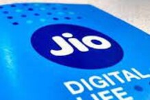 रिचार्ज संपला तरी आता नो टेन्शन! Jio देणार काही सेकंदात Data Loan रिचार्ज संपला तरी आता नो टेन्शन! Jio देणार काही सेकंदात Data Loan