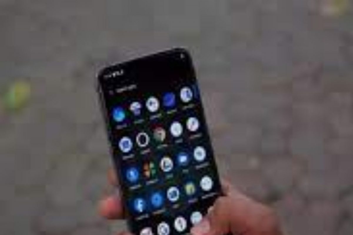 Smartphone मधील Photos आणि Videos चुकून झाले डिलीट; या स्टेप्स वापरून करा रिकव्हर, अशी आहे प्रोसेस