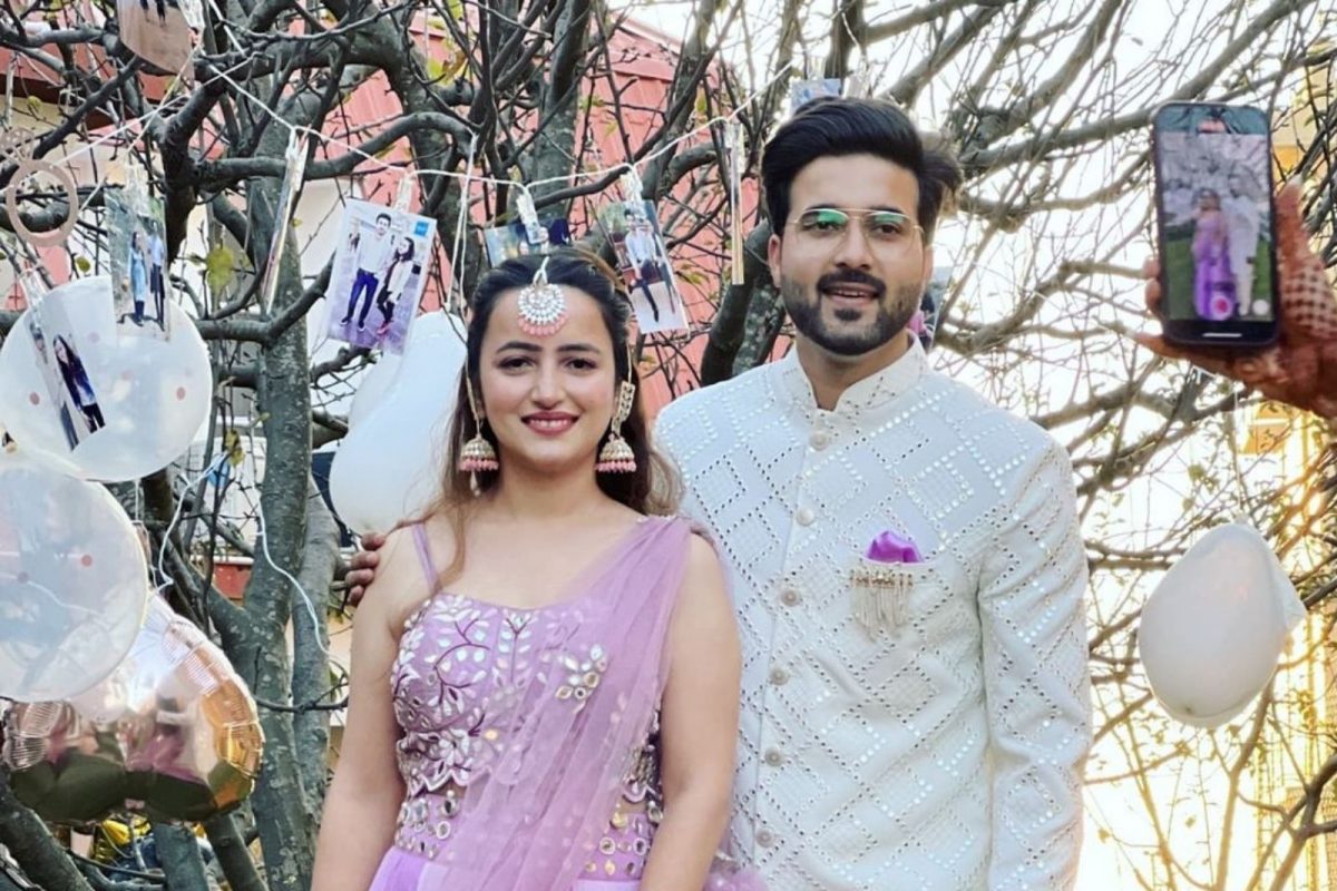 'बिग बॉस' फेम रुबिना दिलैकच्या बहिणीचा झाला साखरपुडा; सुंदर फॅमिली फोटो झाले VIRAL