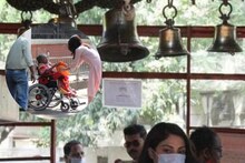 नौटंकी! मंदिरात जाऊन गरिबांना मदत करणारी Rhea Chakraborty झाली ट्रोल