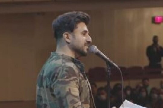 भारताविरुद्ध अपमानास्पद वक्तव्य केल्याबद्दल वीर दासवर गुन्हा दाखल; कॉमेडियननं आता दिलं स्पष्टीकरण