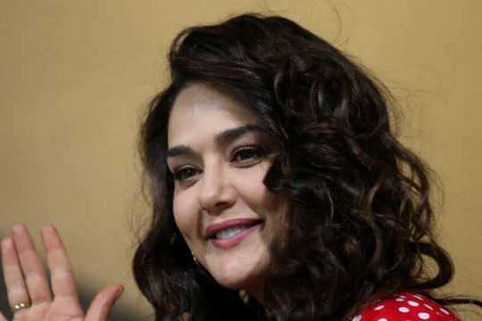 सरोगसी म्हणजे काय नेमकं काय? त्यामुळे प्रीती झिंटा बनली जुळ्या मुलांची आई