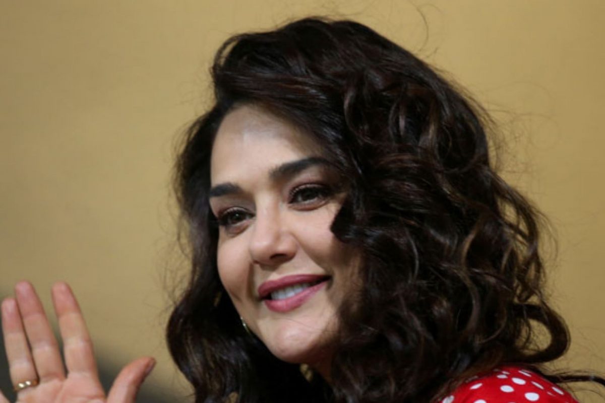 सरोगसी म्हणजे काय नेमकं काय? त्यामुळे प्रीती झिंटा बनली जुळ्या मुलांची आई